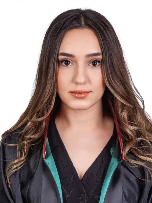 Av. Hayriye Şimşek Canatan — cübbeli portre fotoğrafı