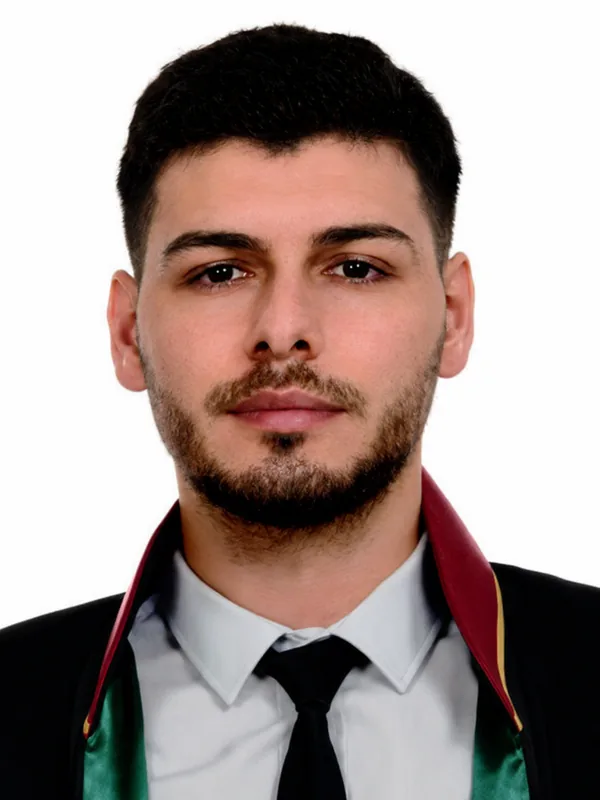 Av. Oğuzhan Canatan — cübbeli portre fotoğrafı